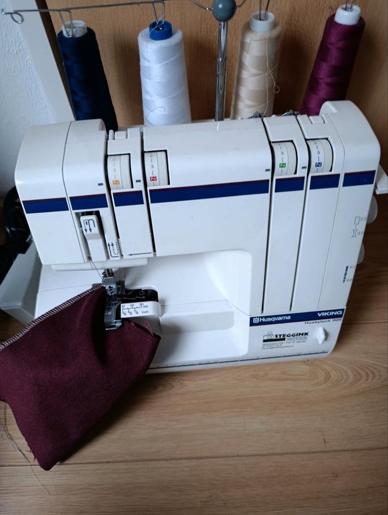 Husqvarna 905 Lockmachine - Perfect voor al uw naaiprojecten, Ophalen of Verzenden, Gebruikt, Lockmachine, Husqvarna