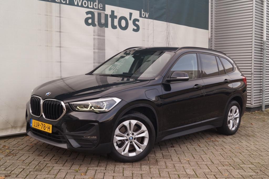 BMW X1 xDrive25e Executive -NAVI-ECC-HUD-CAM-PDC- (bj 2020), Gebruikt, Zwart, Bedrijf, Hybride Elektrisch/Benzine