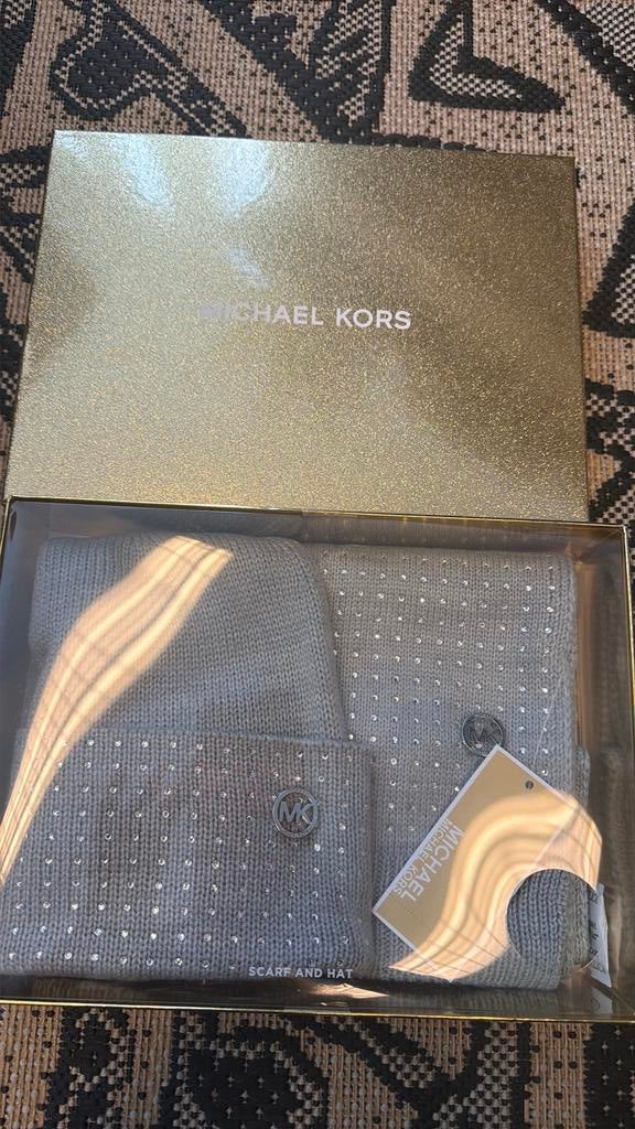Michael kors sjaal & muts NIEUW, Ophalen of Verzenden, Nieuw, Muts