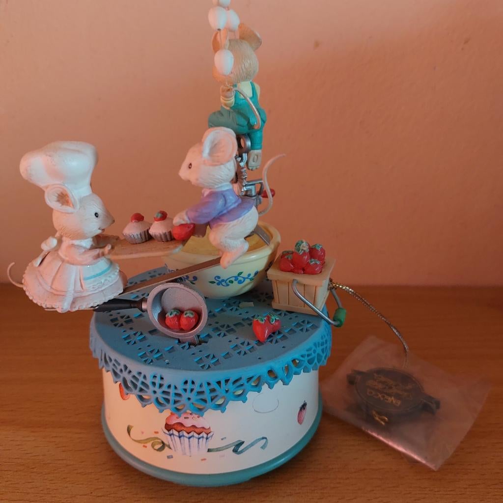 ENESCO Speeldoos  met muizen die cupcakes bakken, Verzamelen, Ophalen of Verzenden