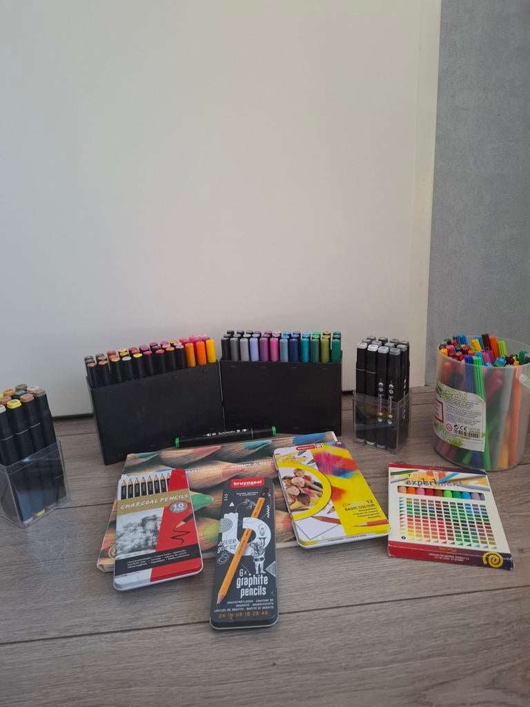 Grote set teken- en schildermaterialen, Ophalen, Zo goed als nieuw, Potlood of Stift
