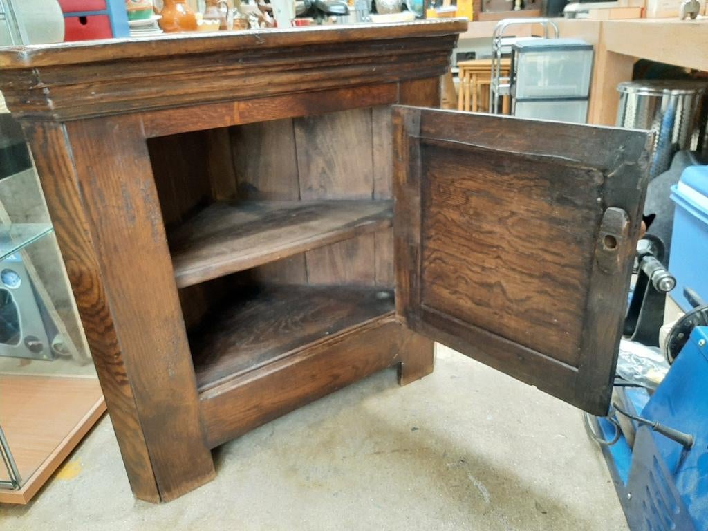 Hoekkastje van hout, Ophalen, Bruin