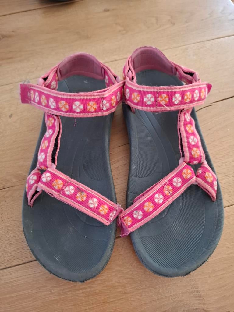 Roze Teva sandalen voor meisjes - Maat 36, Kinderen en Baby's, Kinderkleding | Schoenen en Sokken, Gebruikt, Meisje, Schoenen