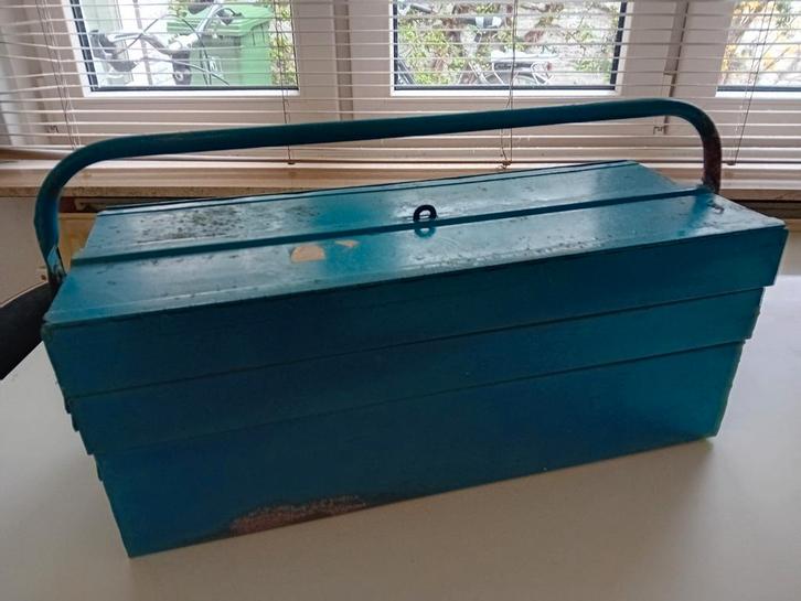 Vintage ijzeren gereedschapskist - Blauw, met roest, Doe-het-zelf en Verbouw, Gereedschapskisten, Gebruikt, Ophalen of Verzenden