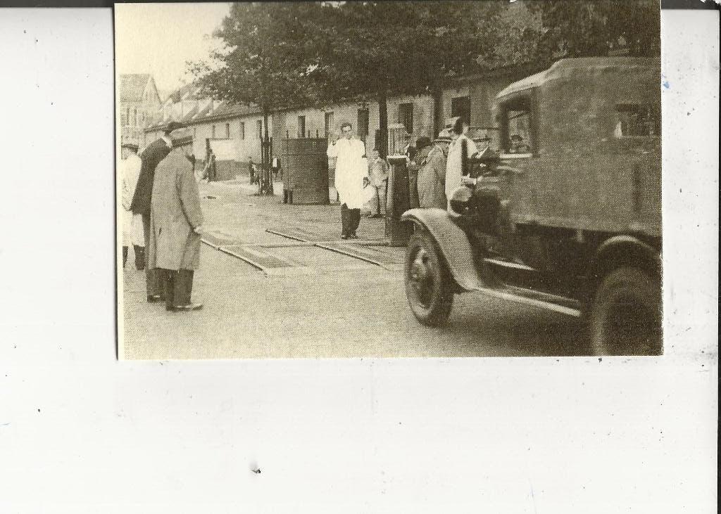 Dordrecht Cornelis de Wittstraat met Ford 1934, Ophalen of Verzenden, 1920 tot 1940, Ongelopen, Zuid-Holland