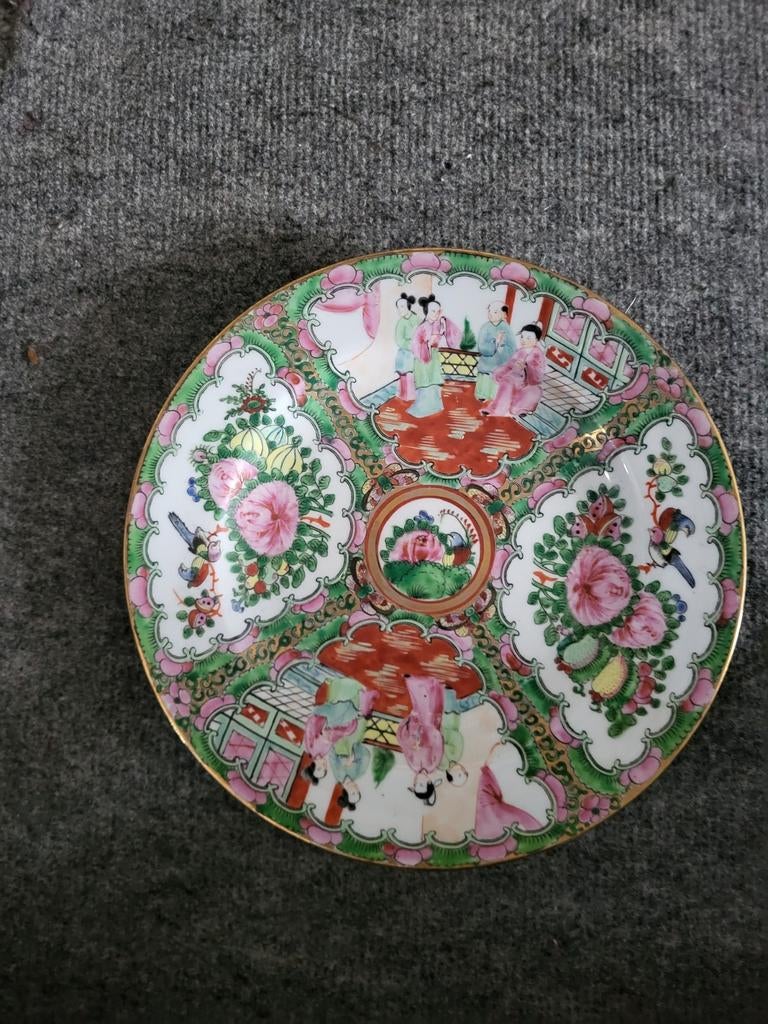 Decoratief Chinees bord met figuren en bloemen, Antiek en Kunst, Antiek | Wandborden en Tegels, Ophalen