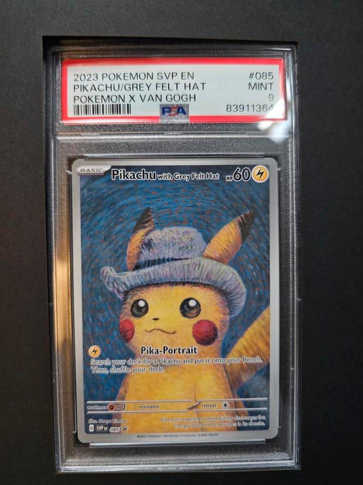 Pikachu Grey Felt Hat PSA 9 - Pokemon x Van Gogh, Hobby en Vrije tijd, Verzamelkaartspellen | Pokémon, Zo goed als nieuw, Losse kaart