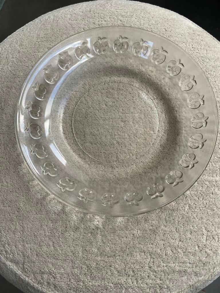 Glazen bord met appel reliëf, Ophalen of Verzenden, Bord(en), Effen, Glas