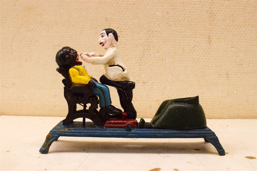 Gietijzeren beeld van een tandarts met patiënt 51212, Ophalen of Verzenden, Gebruikt, Dier