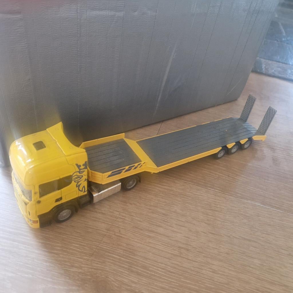 Siku Scania R620 V8 met dieplader - Geel, Ophalen of Verzenden, Gebruikt, Bus of Vrachtwagen