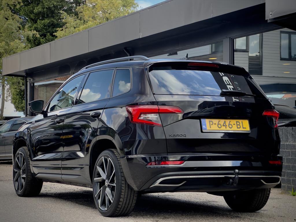 Skoda Karoq 1.5 TSI ACT AUT7 SPORTLINE NAVI CAMERA DIGI-DASH, Auto's, Euro 6, 4 cilinders, Zwart, 1500 kg