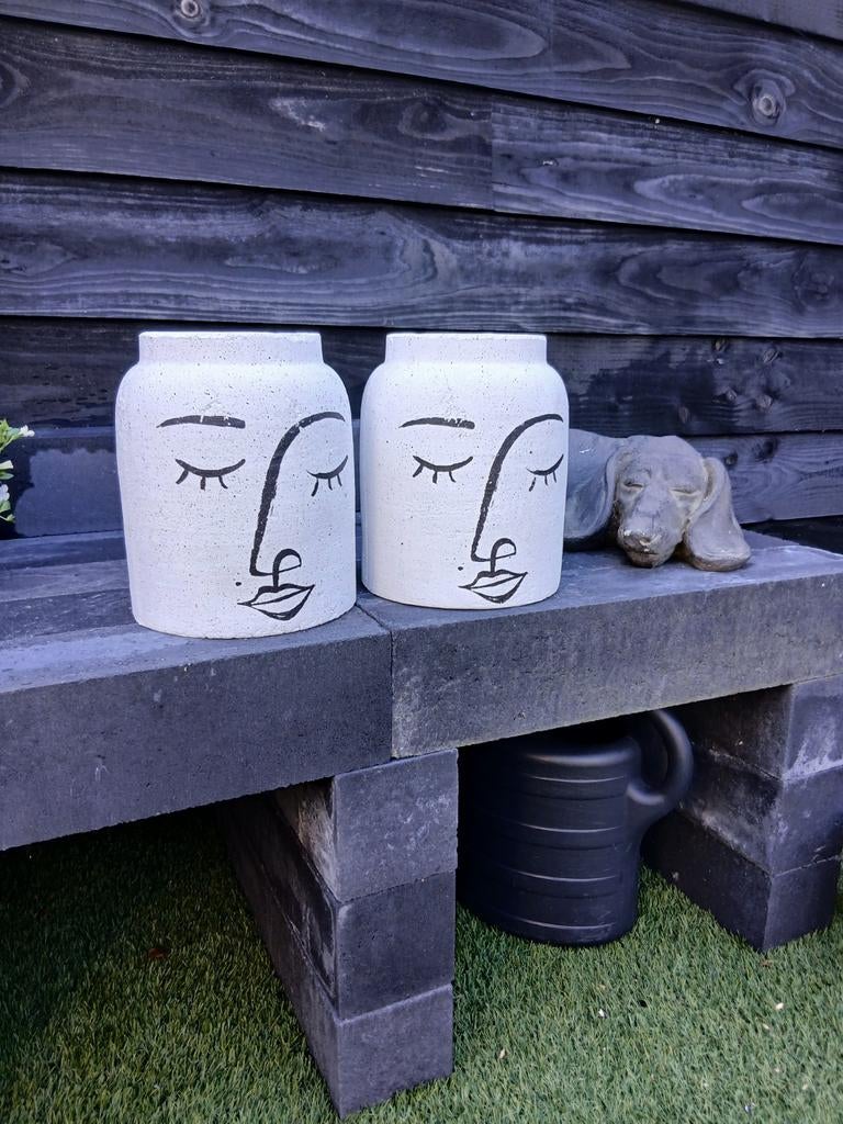 Grijze bloempotten beton. NIEUW!, Tuin en Terras, Bloempotten, Ophalen of Verzenden