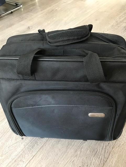 Targus rolkoffer ook voor laptop 16 inch, Sieraden, Tassen en Uiterlijk, Koffers, Zo goed als nieuw, Zacht kunststof, Minder dan 50 cm