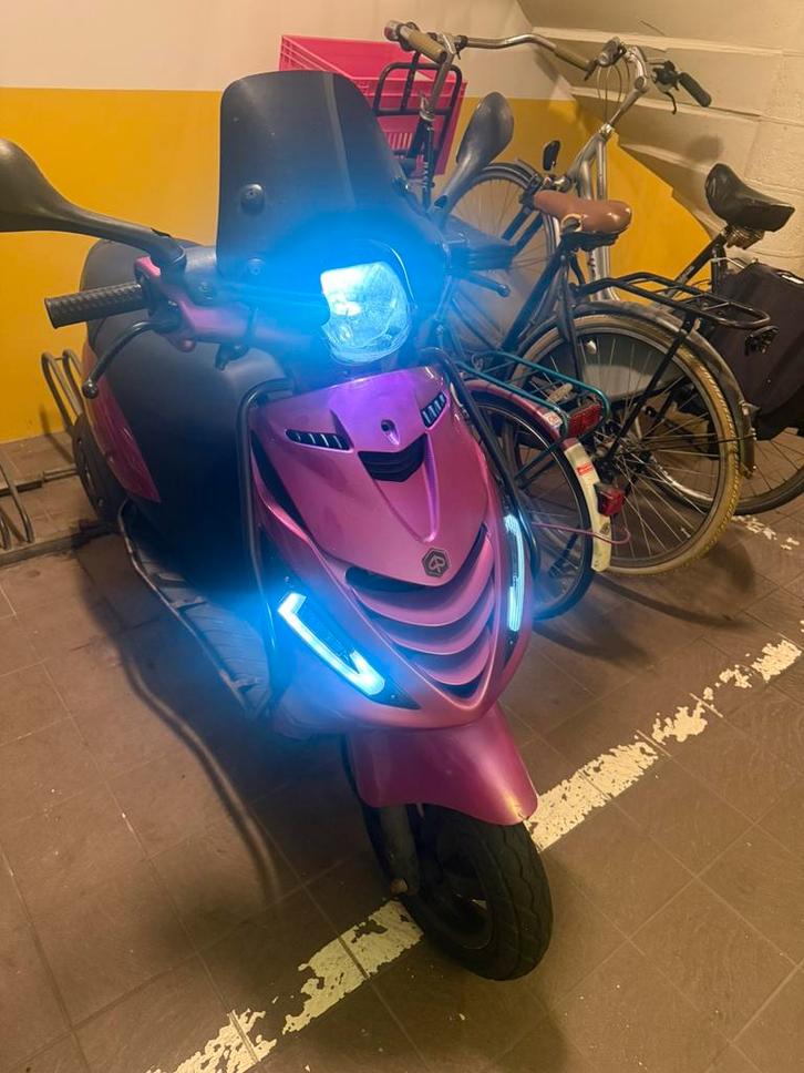Piaggio zip 2020, Fietsen en Brommers, Scooters | Piaggio, Zo goed als nieuw, Zip, Benzine, Ophalen of Verzenden