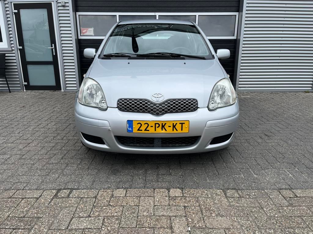 Toyota Yaris 1.3 16V Vvti-SOL 5DRS BJ 2004 AIRCO, Voorwielaandrijving, Stof, Metallic lak, 31 €/maand