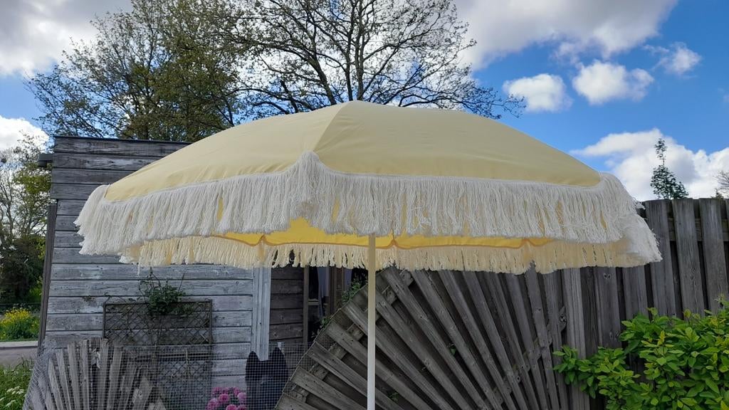 Gele strandparasol, Ophalen, 1 tot 2 meter