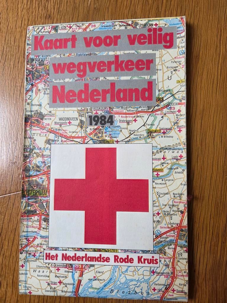 Nederlandse wegenkaart Rode Kruis 1984, Boeken, Ophalen of Verzenden, 1800 tot 2000, Nederland, Landkaart