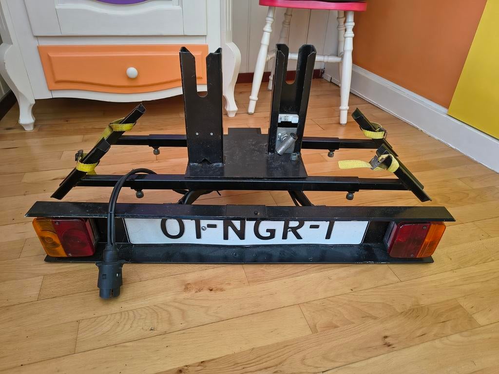 Stevige fietsendrager voor trekhaak met verlichting, Ophalen of Verzenden, 2 fietsen, Gebruikt, Trekhaakdrager