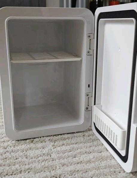 Mini koelkast 4l, Minder dan 75 liter, Ophalen of Verzenden, Zonder vriesvak, Minder dan 85 cm