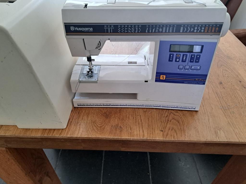 Husqvarna naaimachine, Ophalen, Zo goed als nieuw, Naaimachine, Husqvarna
