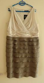 Feestelijke aparte jurk crème wit met licht taupe mt 44, Overige kleuren, Maat 42/44 (L), Ophalen of Verzenden, Knielengte