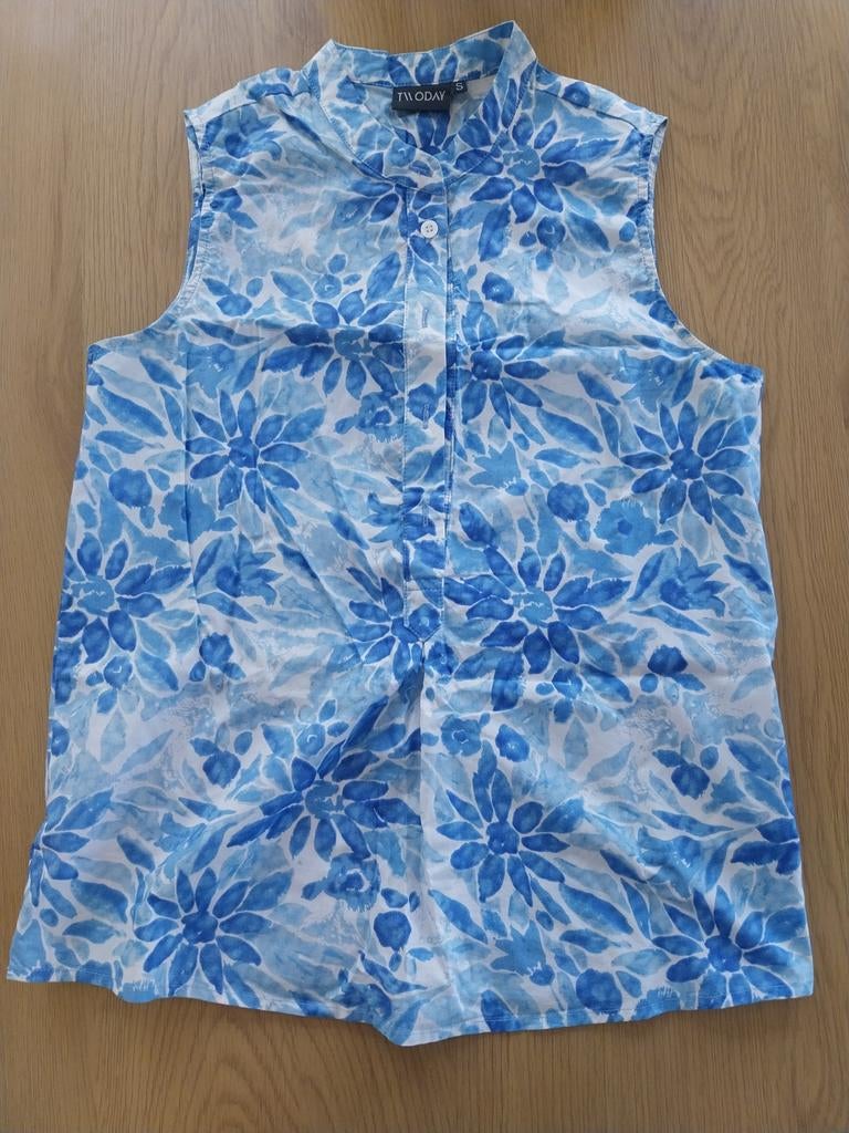 Mouwloze blouse met blauw bloemenpatroon, Kleding | Dames, Blouses en Tunieken, Blauw, Ophalen of Verzenden, Maat 36 (S), Nieuw