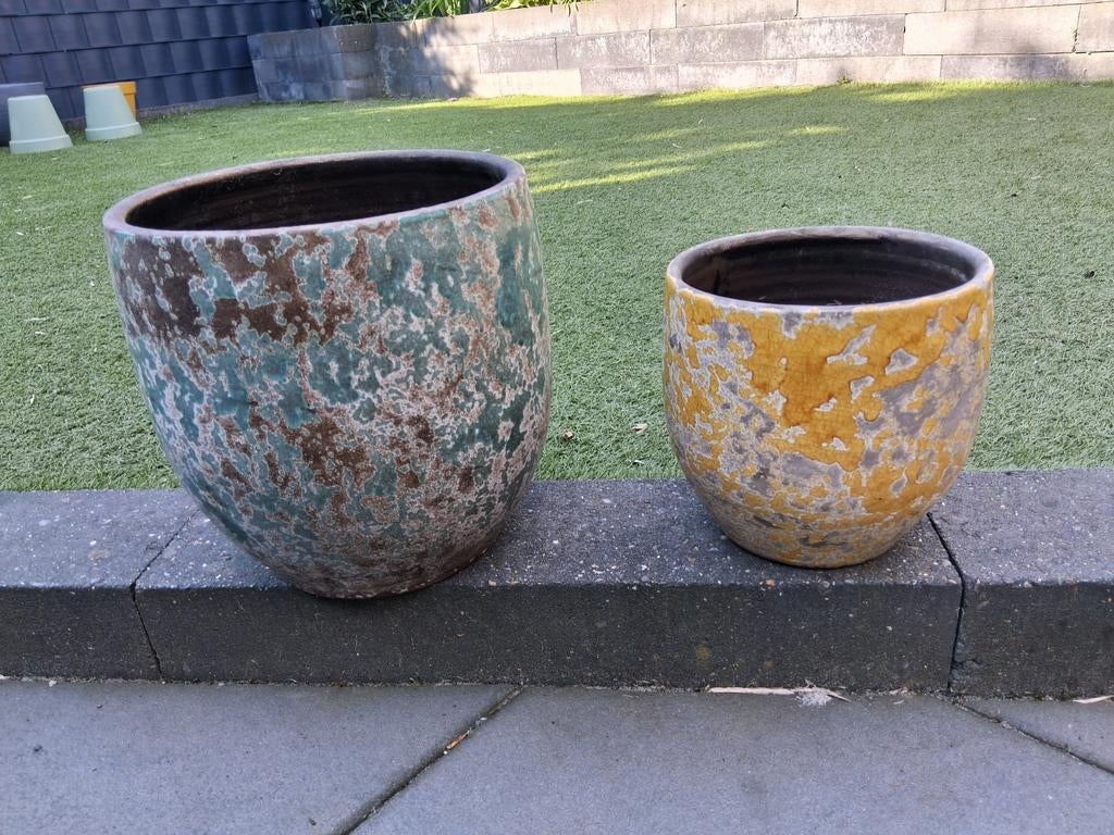 2 stenen bloempotten voor buiten of binnen van intratuin., Ophalen, Rond, Binnen, Aardewerk