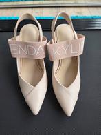 KENDALL + KYLIE pumps met band maar 36, Ophalen of Verzenden, Zo goed als nieuw, Beige