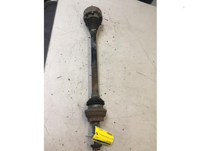 Aandrijfas links-achter van een Volkswagen Passat, Auto-onderdelen, Remmen en Aandrijving, Volkswagen, Gebruikt, 3 maanden garantie