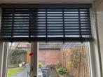 Houten jaloezieën, 100 tot 150 cm, Ophalen of Verzenden, Zo goed als nieuw, Grijs