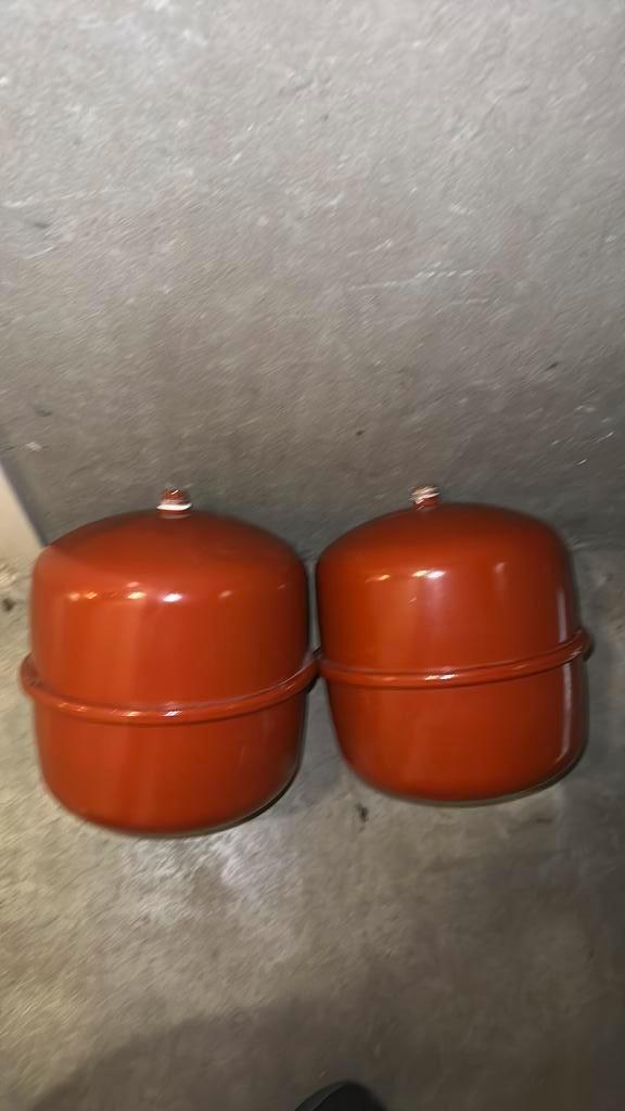2x Expansievat CV - 18 Liter / 1.0 Bar (Zgan), Doe-het-zelf en Verbouw, Geisers en Boilers, Boiler, Minder dan 20 liter, Minder dan 3 jaar oud