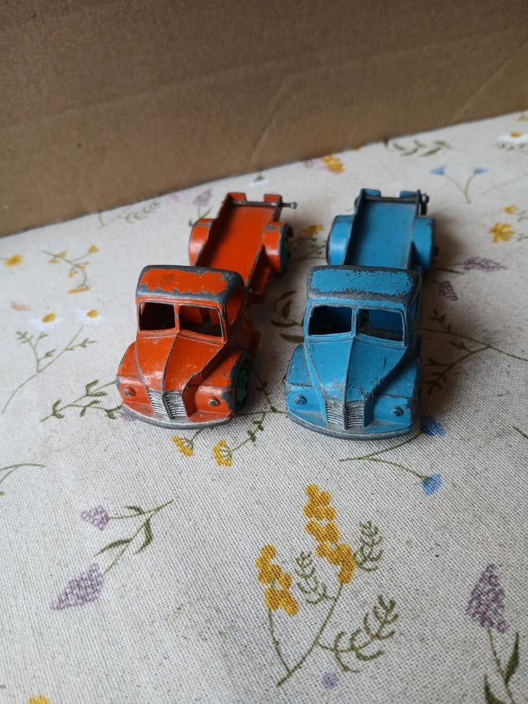 2x chassis/cabine Dodge. Dinky toys,  verbouwing?, Hobby en Vrije tijd, Ophalen of Verzenden, Gebruikt, Auto, Dinky Toys