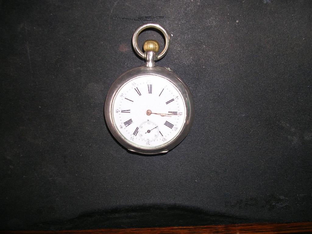 Goed lopende Zilveren zakhorloge zie foto., Overige merken, Zakhorloge, 1900 tot 1930, Ophalen of Verzenden