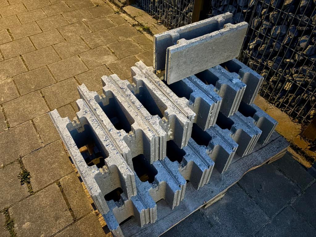 Bekistingsblokken 14x normaal, 3x hoek, 8x eind. NIEUW, Doe-het-zelf en Verbouw, Metselstenen, Ophalen, Nieuw, Beton