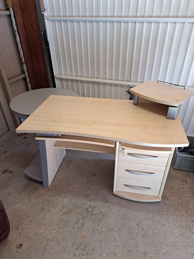 Stevig bureau met uitschuifbaar blad en ladeblok, Ophalen, Met lades, Gebruikt, Spaanplaat of MDF