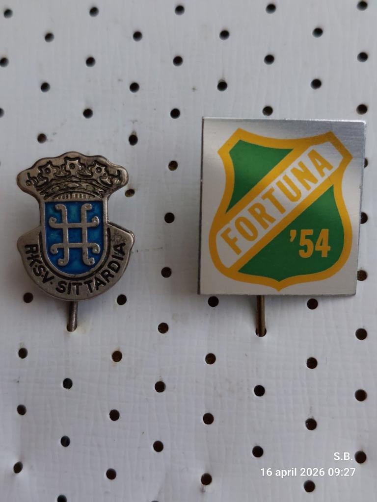 Vintage Speldjes: RKSV Sittardia & Fortuna '54, Verzenden, Gebruikt, Sport, Speldje of Pin