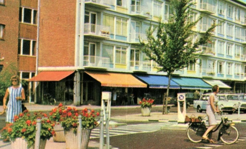 801331 Velp Gld 1968 gel in 71 Hoofdstraat Solex Daf Gelopen, Verzenden, 1960 tot 1980, Gelopen, Gelderland