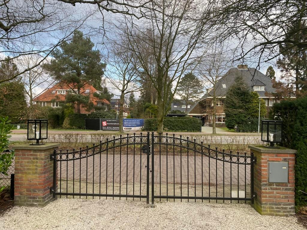 Van Klompenburg - smeedijzeren sierpoort 360130, Met poort, Ophalen of Verzenden, Zo goed als nieuw, Sierhekwerk