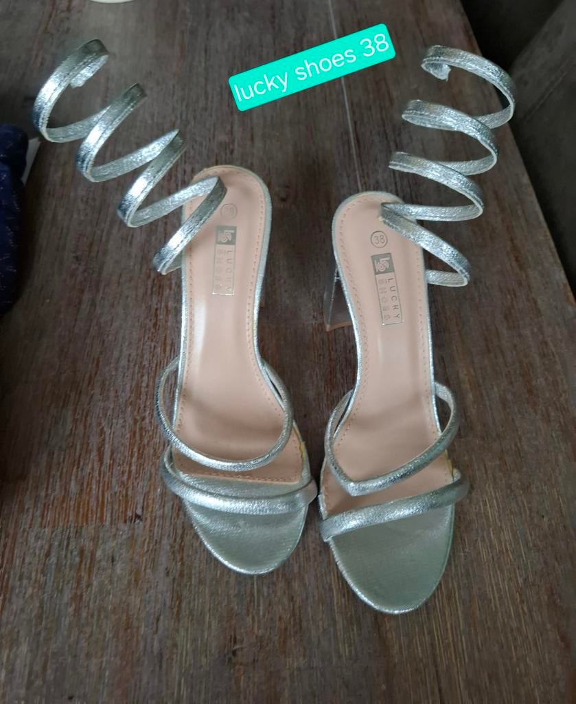 zilverkleurige sandalen met hak Lucky Shoes maat 38, Kleding | Dames, Schoenen, Overige kleuren, Lucky Shoes, Zo goed als nieuw