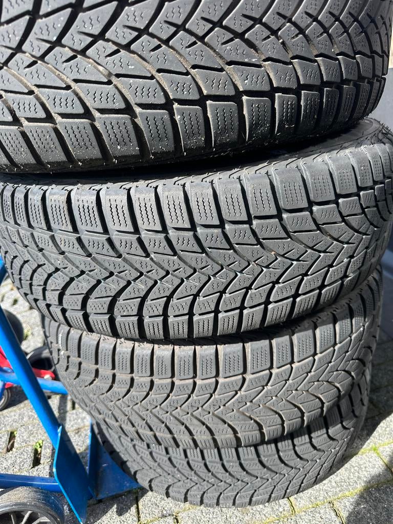 Winterbanden 215/60R16 99H op stalen velgen 5x114,3 z.g.a.n., Auto-onderdelen, Banden en Velgen, Banden en Velgen, Winterbanden