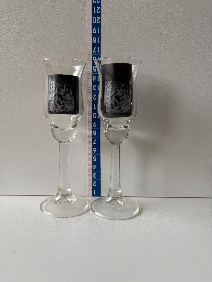 2 borrelglaasjes op voet van Louter kabouter jenever, Verzamelen, Glas en Borrelglaasjes, Zo goed als nieuw, Borrel- of Shotglas