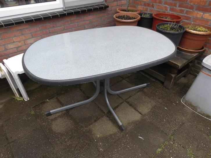 Tuintafel / balkontafel, Tuin en Terras, Tuintafels, Zo goed als nieuw, Ovaal, Kunststof, Ophalen
