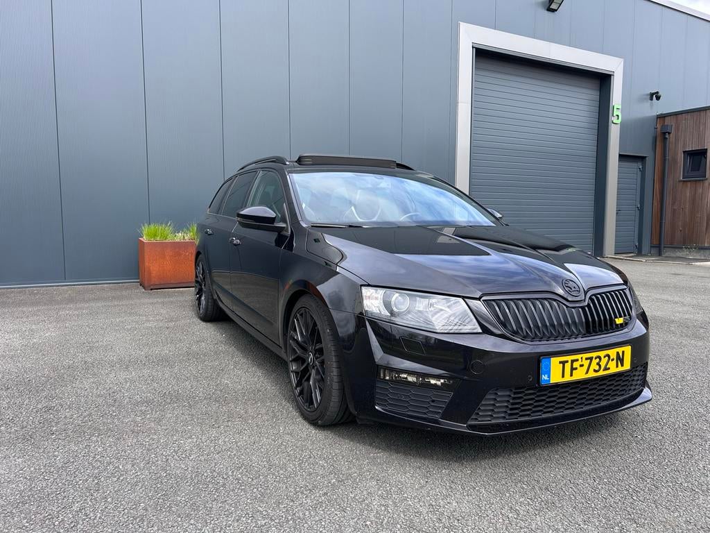 Skoda Octavia 2.0 TDI 135KW Combi DSG 210 PK 2014 Zwart, 1402 kg, Zwart, 4 cilinders, Leder en Stof