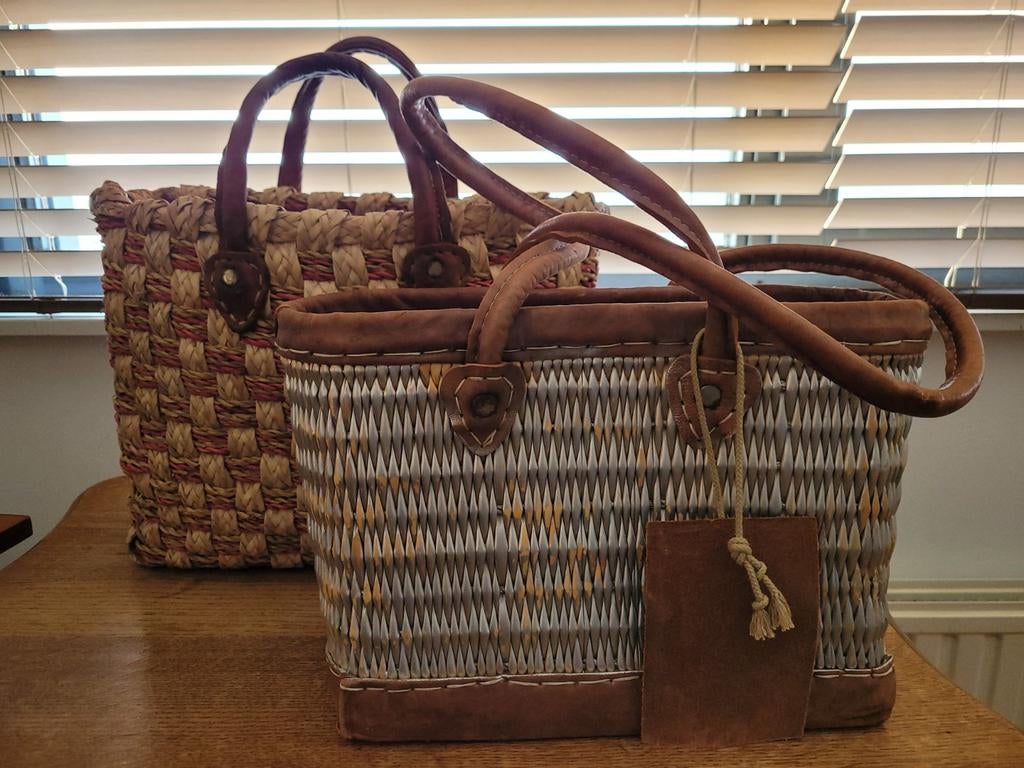 2 leuke rieten boodschappentasssen met lederen hengsel, Ophalen of Verzenden, Bruin, Handtas