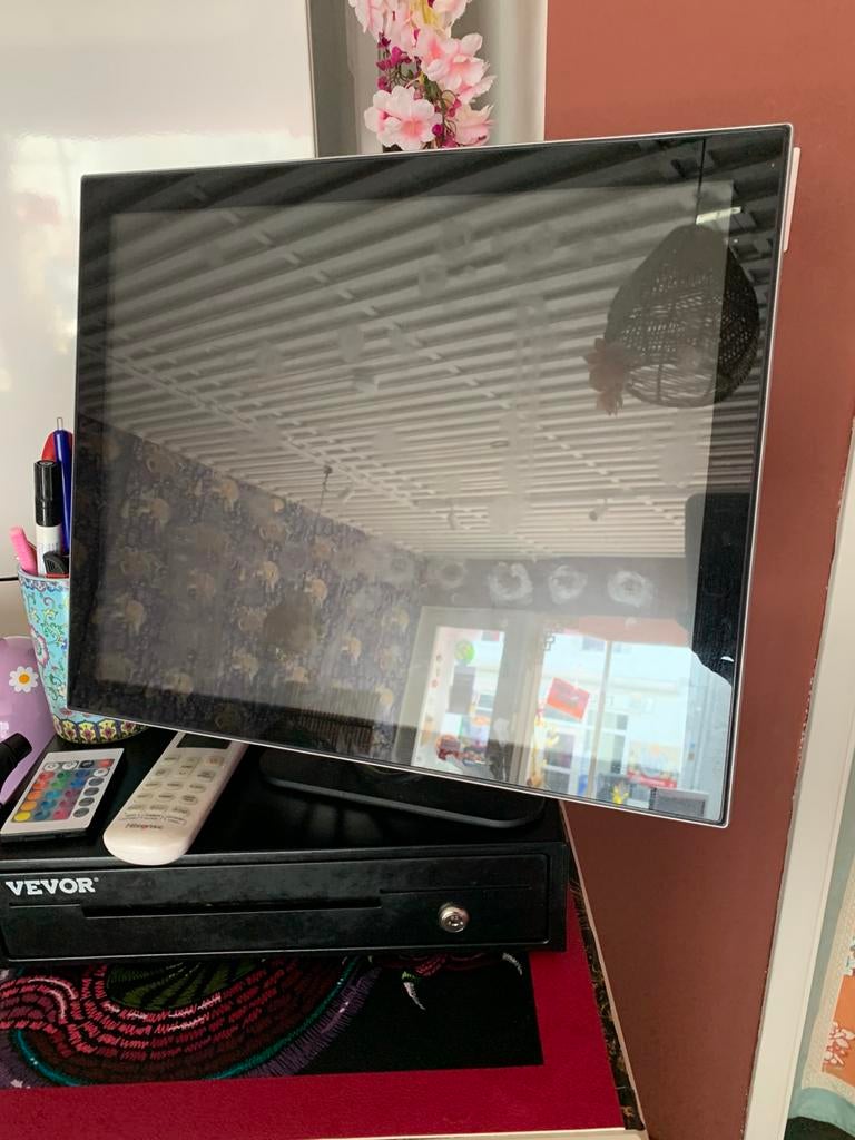 Nette POS/kassa systeem scherm, Ophalen, Zo goed als nieuw, Minder dan 80 cm