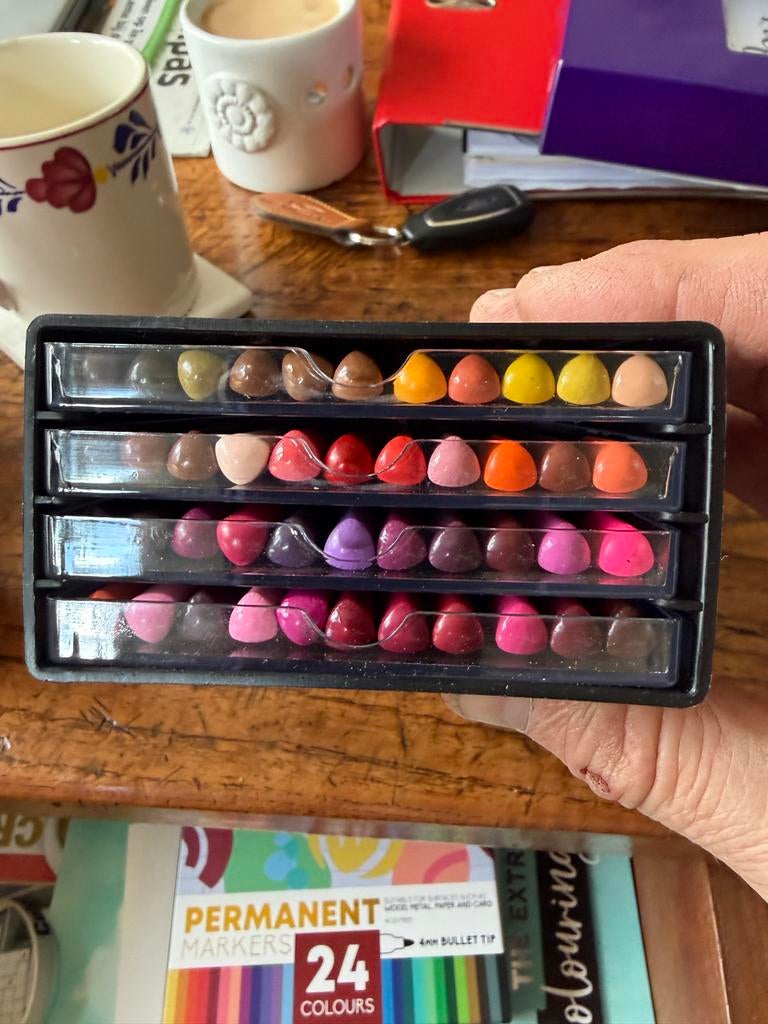 Tekenboek met potloden en stiften, Hobby en Vrije tijd, Tekenen, Ophalen of Verzenden, Zo goed als nieuw, Overige typen