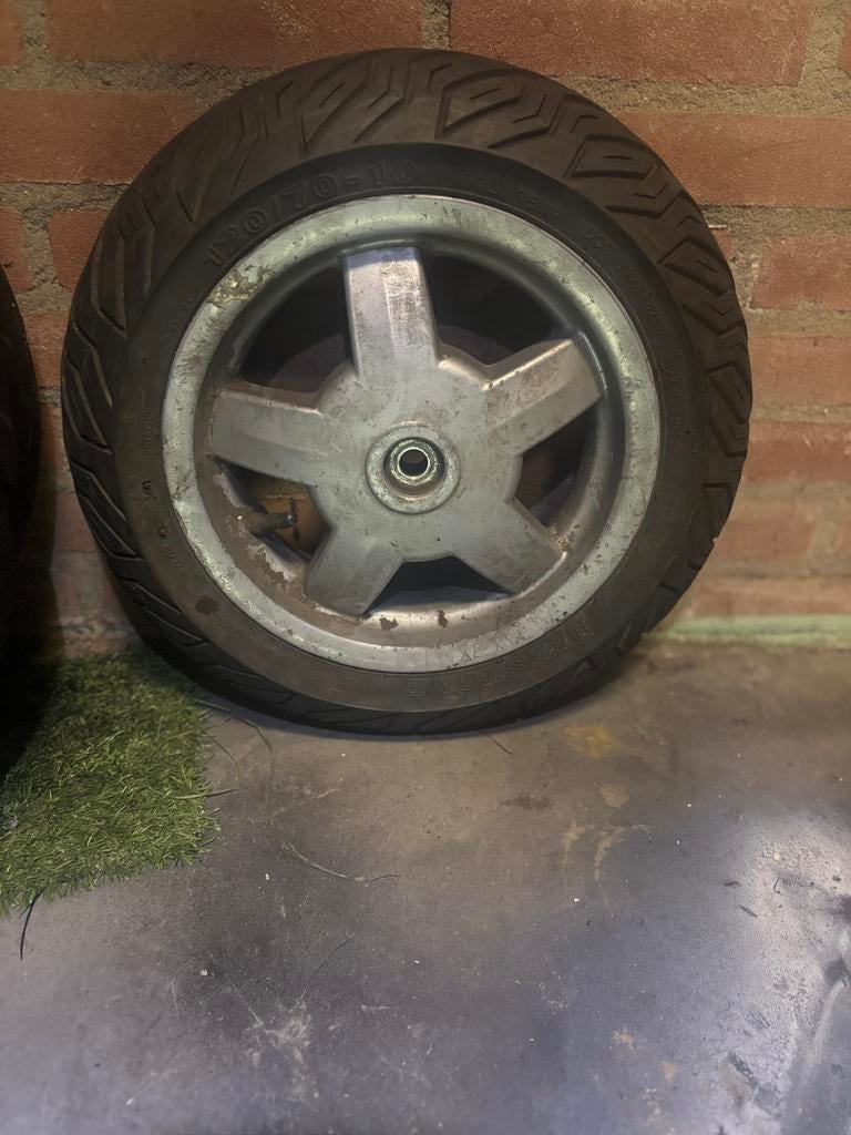 Piaggio fly achterwiel en vespa lx onderdelen 2v-4v, Ophalen of Verzenden, Gebruikt, Blok