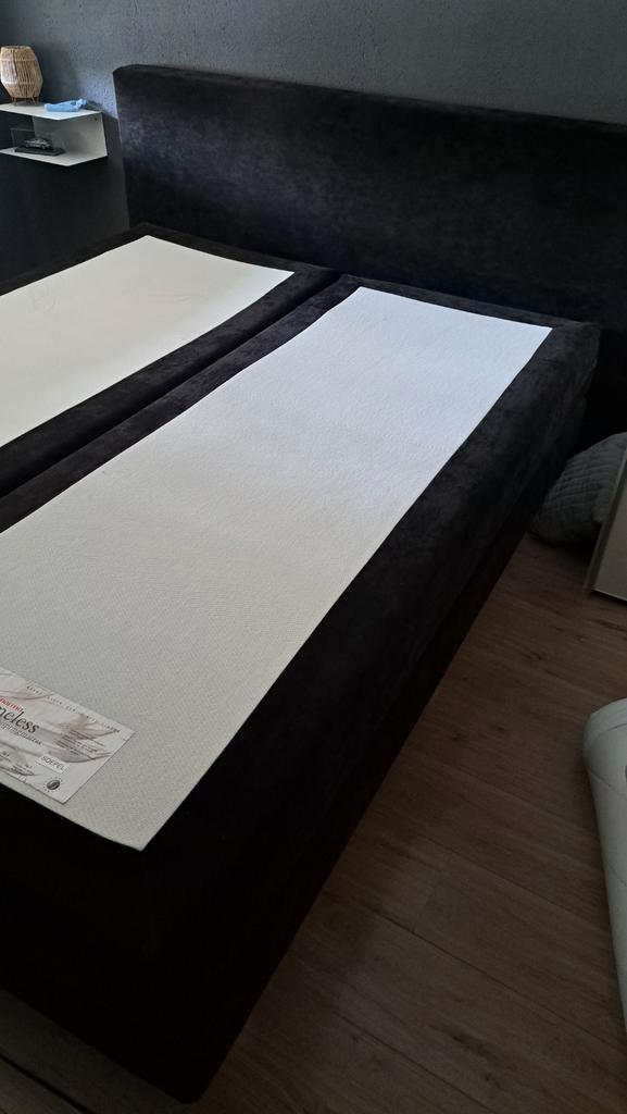 Boxspring bed zwart suede, Huis en Inrichting, Slaapkamer | Boxsprings, Gebruikt, 160 cm, 200 cm, Tweepersoons, Wit, Zwart, Ophalen