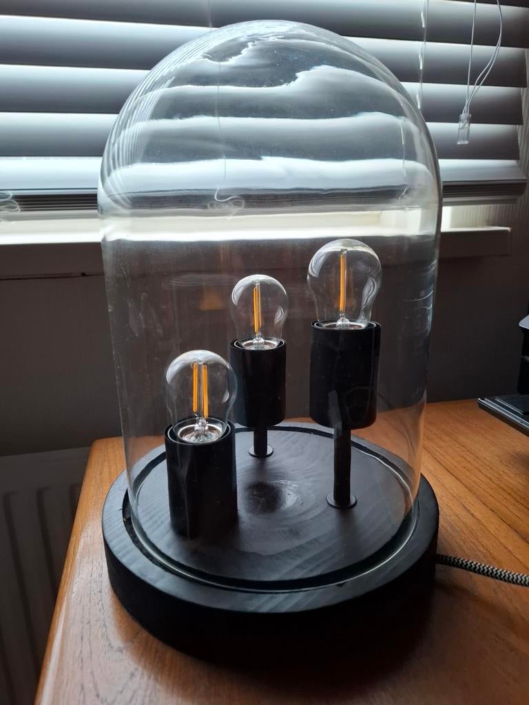 Tafellamp met glazen stolp en 3 lampjes, Huis en Inrichting, Lampen | Tafellampen, Ophalen, Minder dan 50 cm