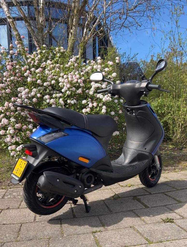 Piaggio Zip 50cc 4t (2022), Fietsen en Brommers, Scooters | Piaggio, Ophalen, Gebruikt, Maximaal 45 km/u, Zip